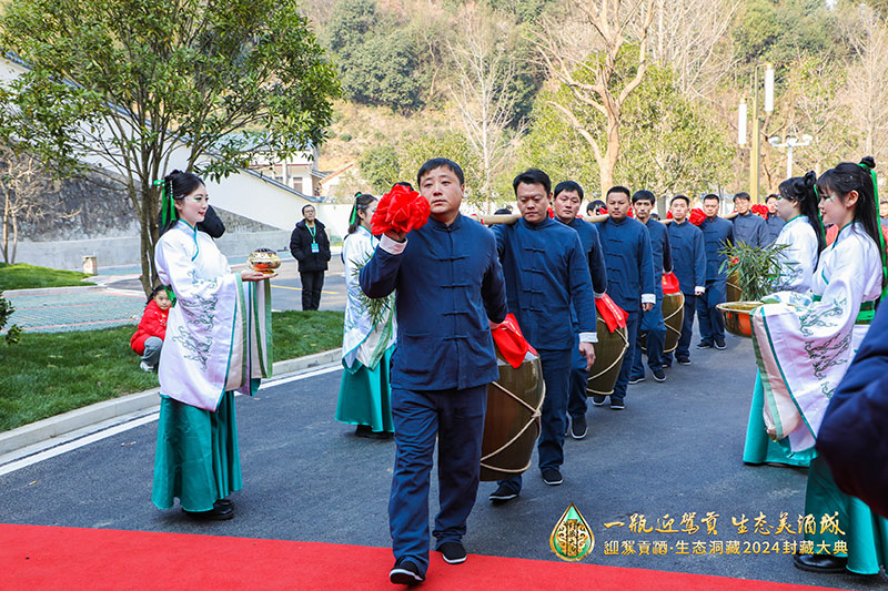 1735298800212656.jpg IMG_5862-opq3382727711.jpg